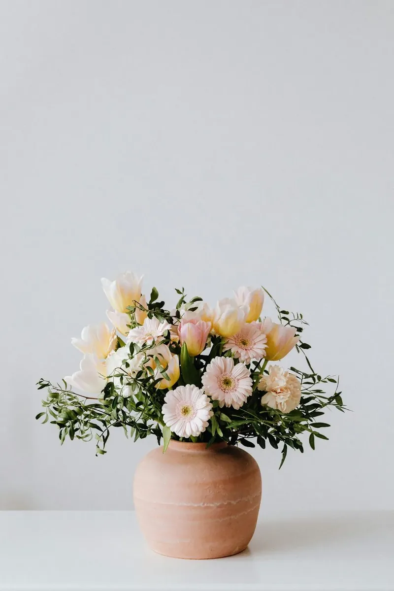 Vaso com buque floral