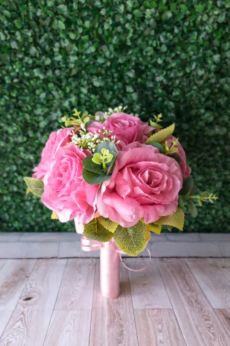 Buque de noiva com rosas rosadas e fita
