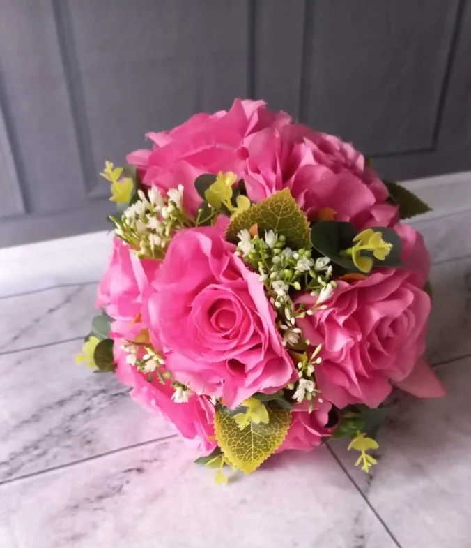 Buque de noiva com flores artificiais