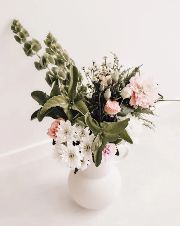 Buque de flores em vaso elegante
