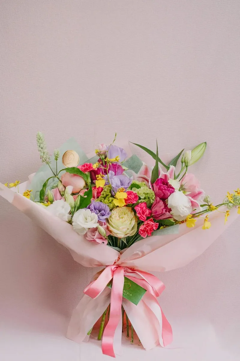 Buque misto com fita rosa